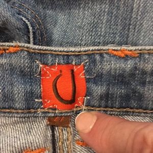 < U Jeans Distressed Denim Jean